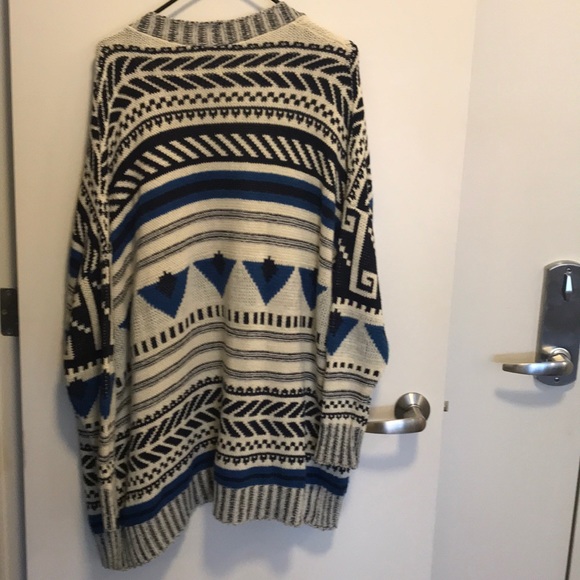 Gorgeous Oversized UO Sweater - Picture 2 of 3